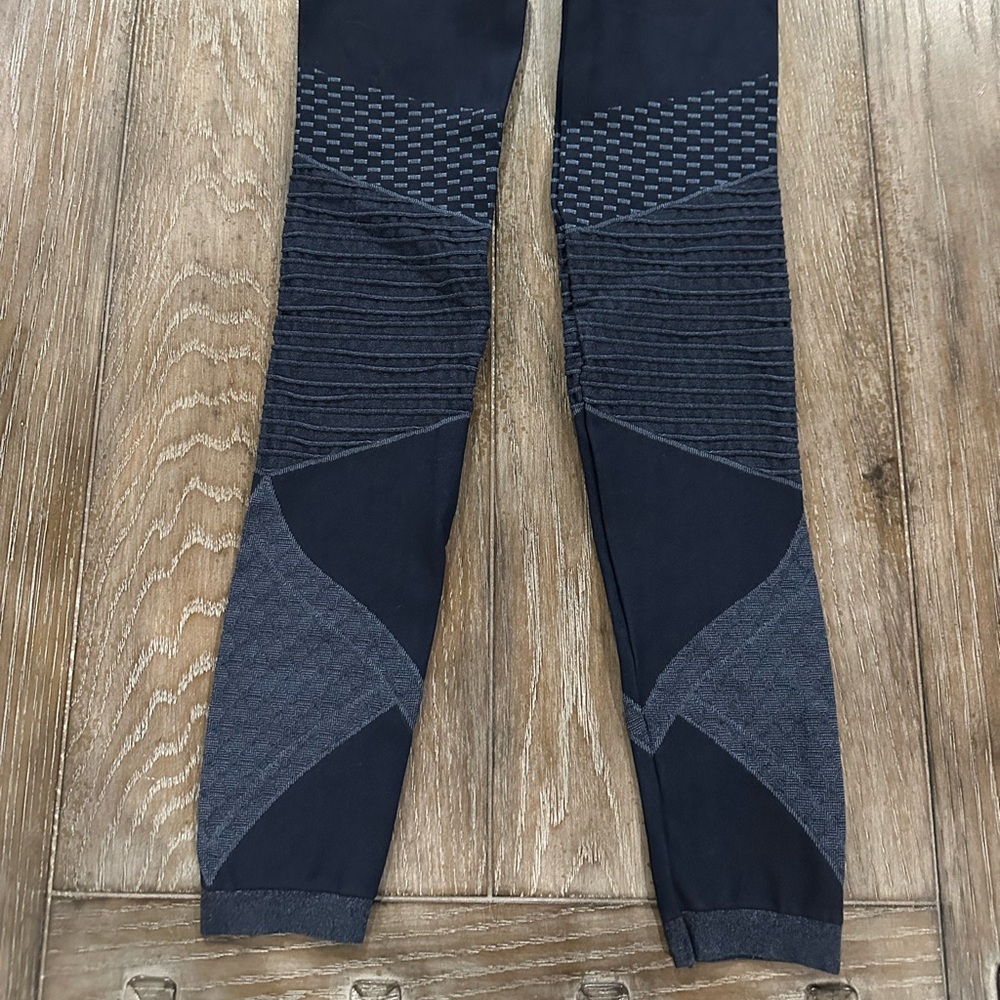 Spanx Dark Patterned Leggings - image 3